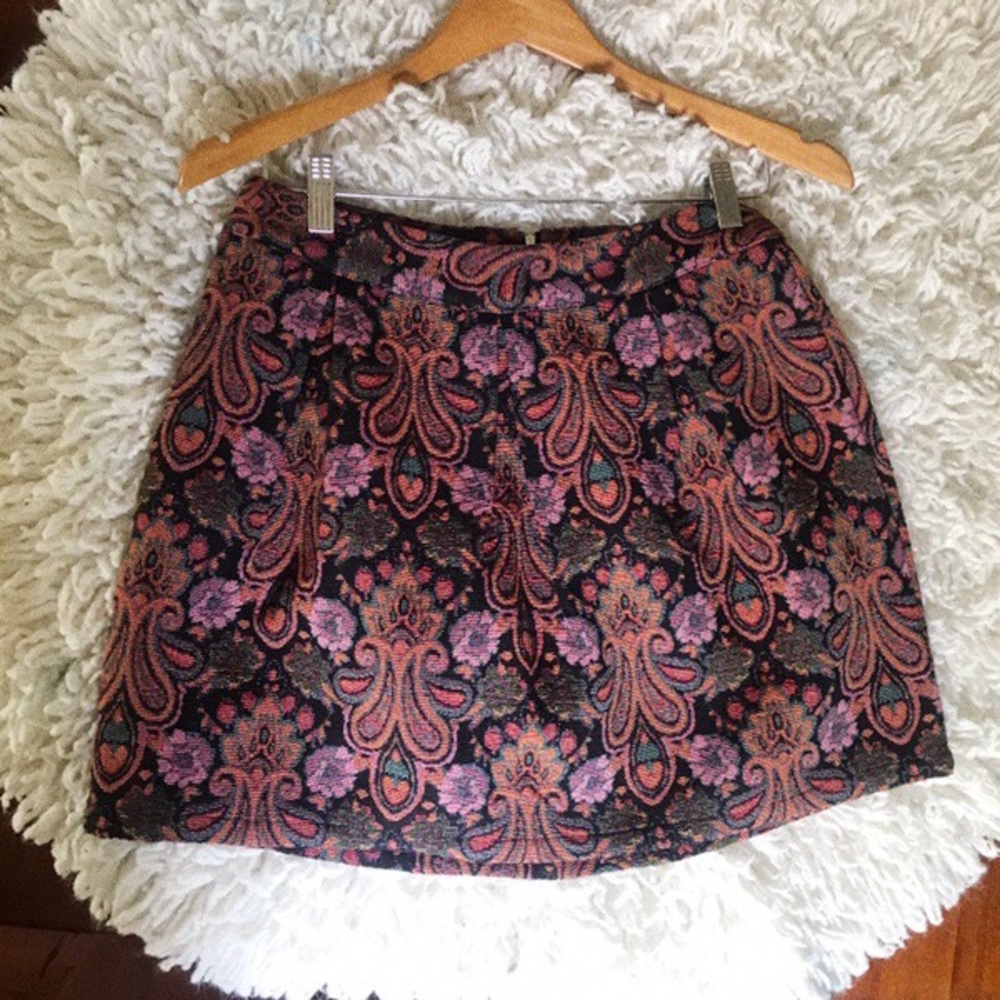 Embroidered  skirt- looks vintage - Picture 3 of 4